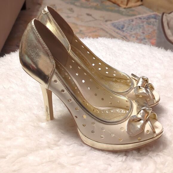 Pre-owned BCBG Petra Style 4.5” Platform Heels Cream/Gold, Twisted Fabric Bow - Picture 4 of 7